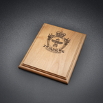 Plaque en bois avec blason gravé ou gravure personnalisée.